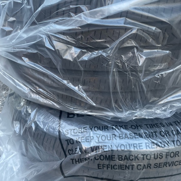 Mercedes Benz 2015 Cla 250 17” Rims 4 set of 4 Set of Tires - Picture 5 of 5